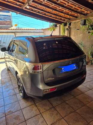 MITSUBISHI-OUTLANDER-2014