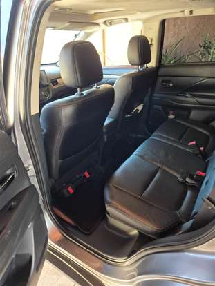 MITSUBISHI-OUTLANDER-2014