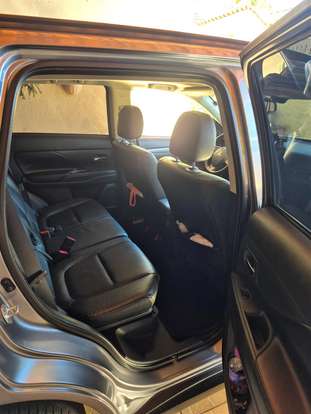 MITSUBISHI-OUTLANDER-2014