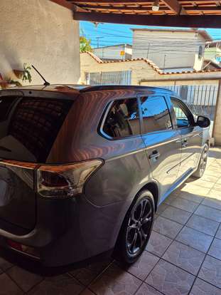 MITSUBISHI-OUTLANDER-2014