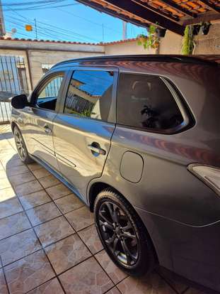 MITSUBISHI-OUTLANDER-2014