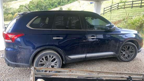 MITSUBISHI-OUTLANDER-2015