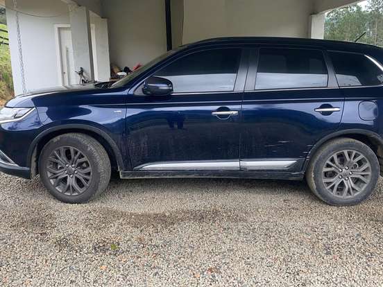 MITSUBISHI-OUTLANDER-3.0 GT 4X4 V6 24V GASOLINA 4P AUTOMÁTICO MITSUBISHI-OUTLANDER-2015