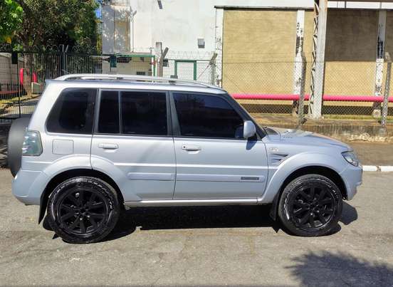 MITSUBISHI-PAJERO TR4-2010