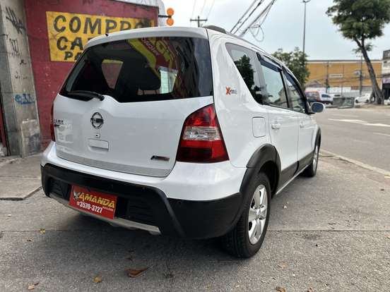 NISSAN-LIVINA-2014