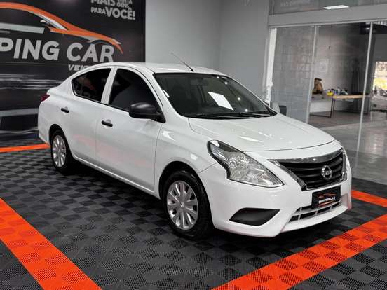 NISSAN-VERSA-2020