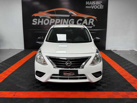 NISSAN-VERSA-2020