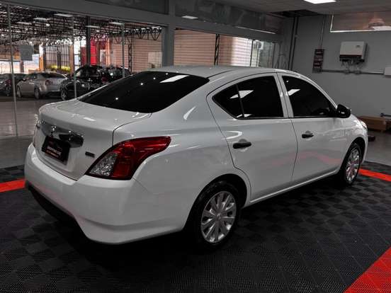 NISSAN-VERSA-2020