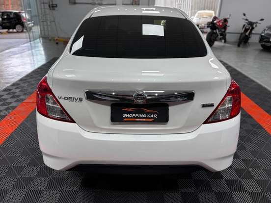 NISSAN-VERSA-2020
