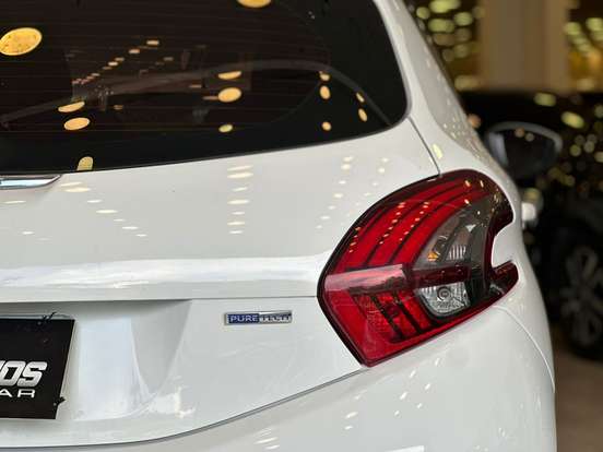 PEUGEOT-208-2017