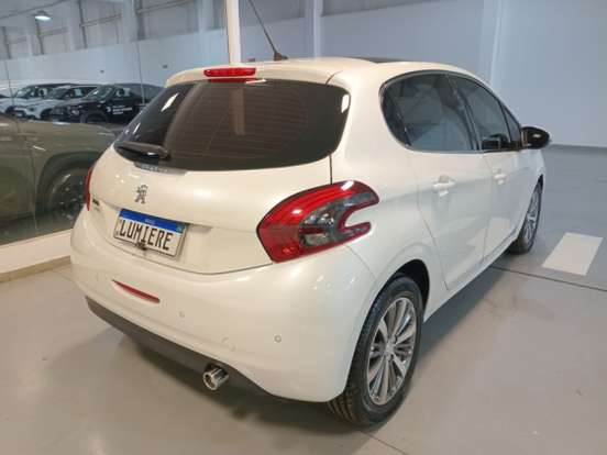 PEUGEOT-208-2016