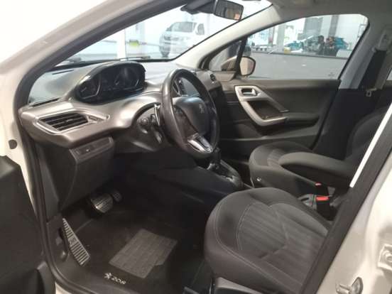 PEUGEOT-208-2016