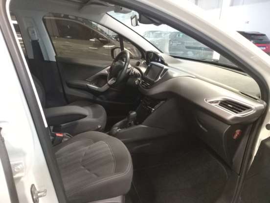 PEUGEOT-208-2016