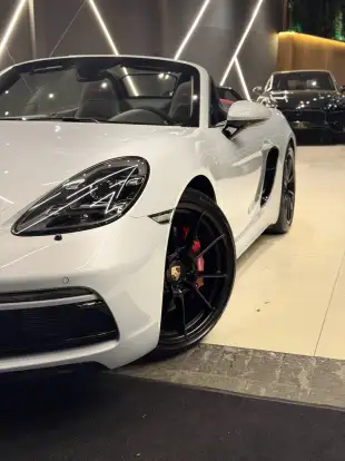 PORSCHE-718-2024