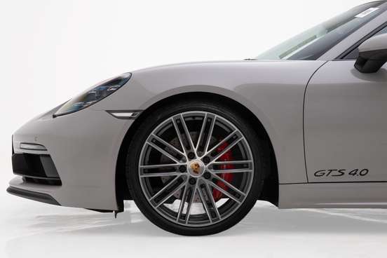 PORSCHE-718-2025