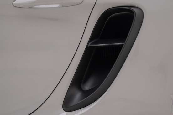PORSCHE-718-2025
