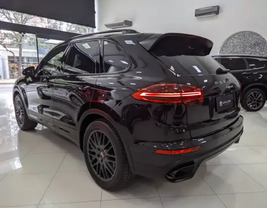 PORSCHE-CAYENNE-2016