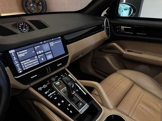 PORSCHE-CAYENNE-2020