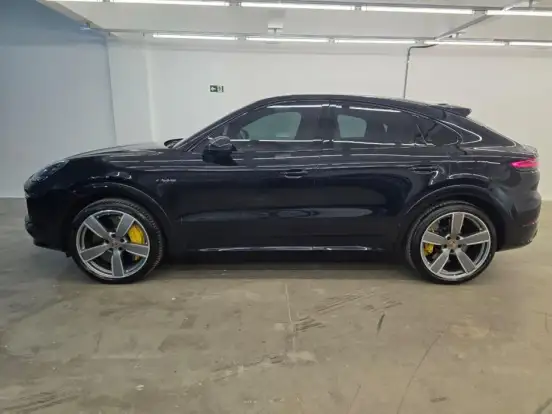 PORSCHE-CAYENNE-2022