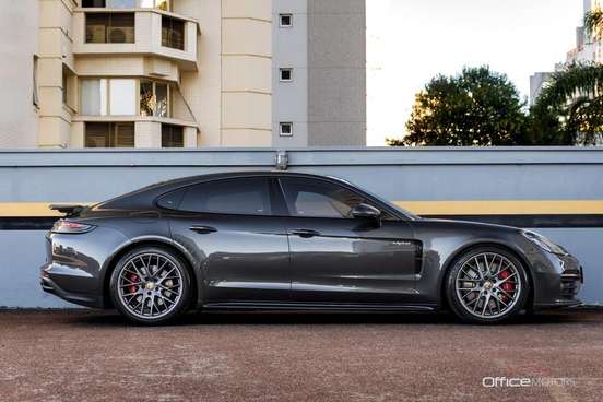 PORSCHE-PANAMERA-2022