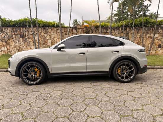 PORSCHE-CAYENNE-2022