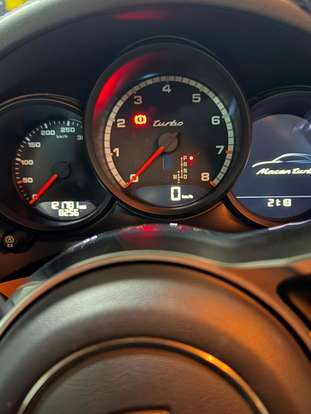 PORSCHE-MACAN-2016
