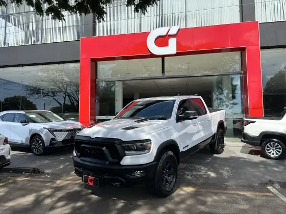 RAM 1500 5.7 V8 GASOLINA REBEL CD 4X4 AUTOMÁTICO