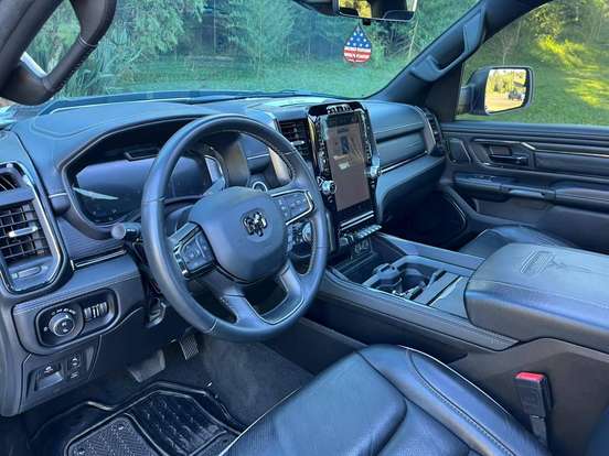 RAM-1500-5.7 V8 GASOLINA LIMITED NIGHT EDITION CD 4X4 AUTOMÁTICO RAM-1500-2024