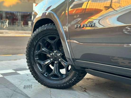 RAM-1500-5.7 V8 GASOLINA LIMITED NIGHT EDITION CD 4X4 AUTOMÁTICO RAM-1500-2023