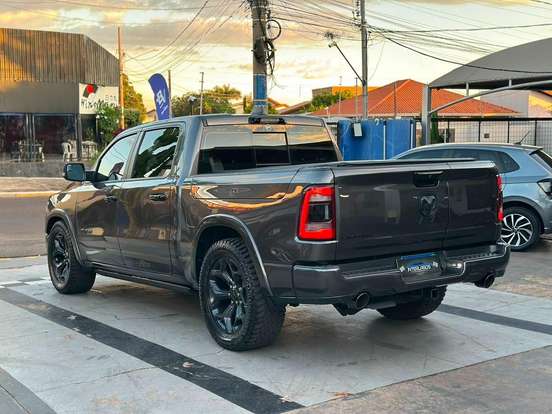 RAM-1500-5.7 V8 GASOLINA LIMITED NIGHT EDITION CD 4X4 AUTOMÁTICO RAM-1500-2023