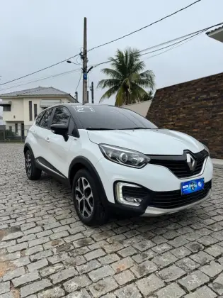 RENAULT CAPTUR 1.6 16V SCE FLEX BOSE X-TRONIC RENAULT CAPTUR 1.6 16V SCE FLEX BOSE X-TRONIC
