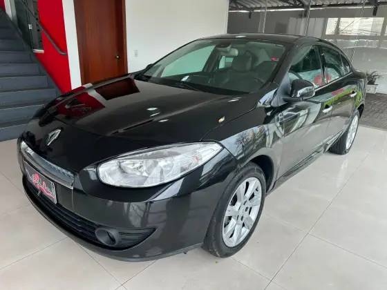 RENAULT FLUENCE 2.0 PRIVILÉGE 16V FLEX 4P AUTOMÁTICO