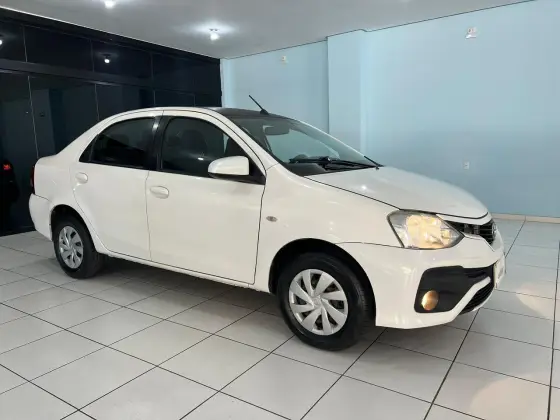 TOYOTA ETIOS 1.5 XS SEDAN 16V FLEX 4P AUTOMÁTICO TOYOTA ETIOS 1.5 XS SEDAN 16V FLEX 4P AUTOMÁTICO