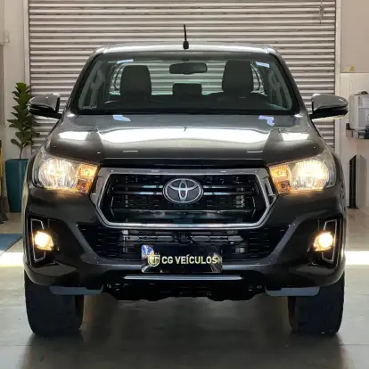 TOYOTA-HILUX-2019