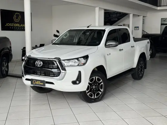 TOYOTA HILUX 2.8 D-4D TURBO DIESEL CD SRV 4X4 AUTOMÁTICO TOYOTA HILUX 2.8 D-4D TURBO DIESEL CD SRV 4X4 AUTOMÁTICO
