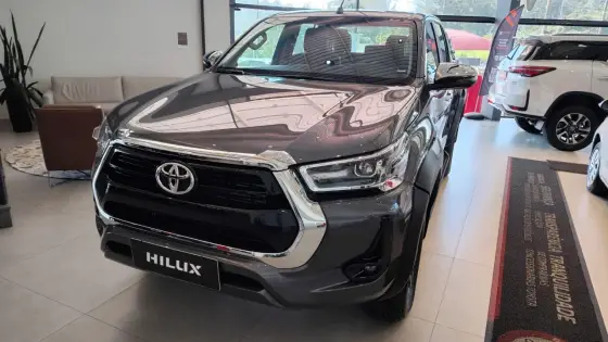 TOYOTA HILUX 2.8 D-4D TURBO DIESEL CD SRV 4X4 AUTOMÁTICO TOYOTA HILUX 2.8 D-4D TURBO DIESEL CD SRV 4X4 AUTOMÁTICO