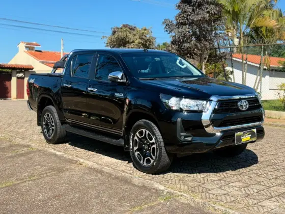 TOYOTA HILUX 2.8 D-4D TURBO DIESEL CD SRV 4X4 AUTOMÁTICO TOYOTA HILUX 2.8 D-4D TURBO DIESEL CD SRV 4X4 AUTOMÁTICO