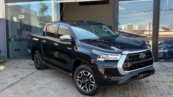 TOYOTA HILUX 2.8 D-4D TURBO DIESEL CD SRX 4X4 AUTOMÁTICO TOYOTA HILUX 2.8 D-4D TURBO DIESEL CD SRX 4X4 AUTOMÁTICO