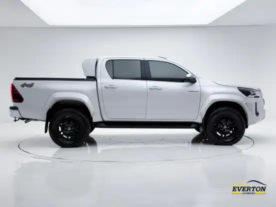 TOYOTA-HILUX-2.8 D-4D TURBO DIESEL CD SRX 4X4 AUTOMÁTICO TOYOTA-HILUX-2025