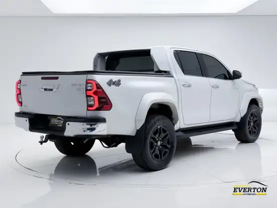 TOYOTA-HILUX-2025