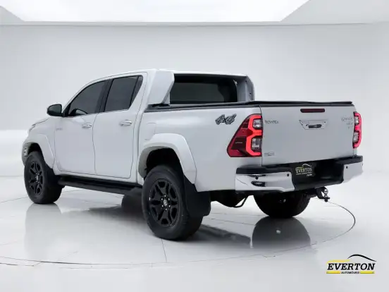 TOYOTA-HILUX-2025