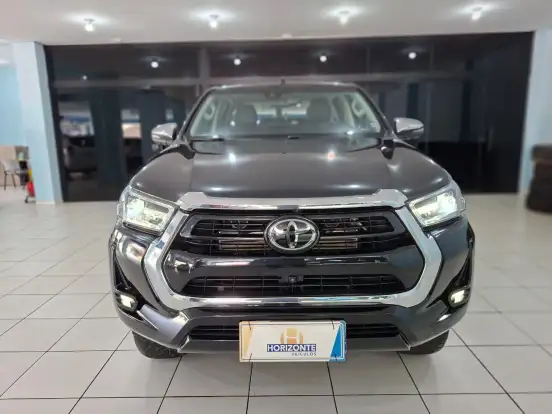TOYOTA-HILUX-2023