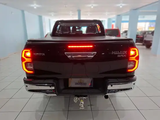 TOYOTA-HILUX-2023