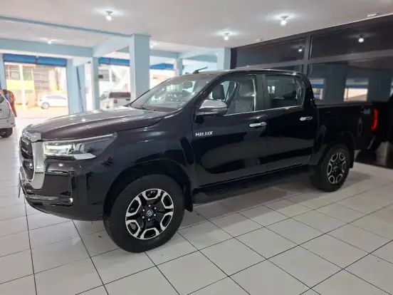 TOYOTA-HILUX-2.8 D-4D TURBO DIESEL CD SRX 4X4 AUTOMÁTICO TOYOTA-HILUX-2023