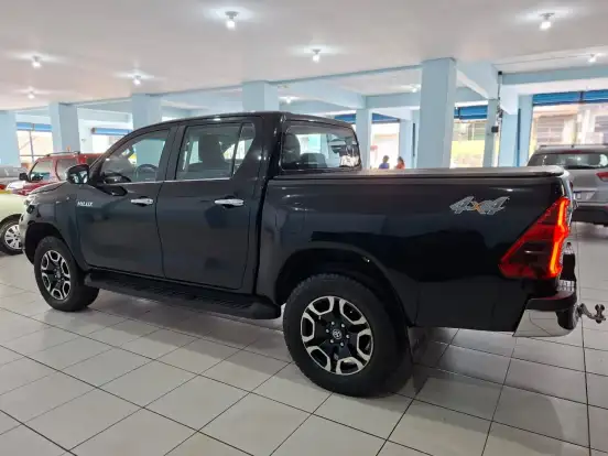 TOYOTA-HILUX-2023