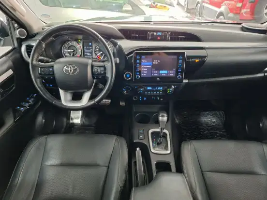 TOYOTA-HILUX-2.8 D-4D TURBO DIESEL CD SRX 4X4 AUTOMÁTICO TOYOTA-HILUX-2023