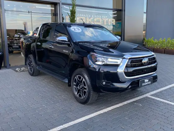 TOYOTA HILUX 2.8 D-4D TURBO DIESEL CD SRX 4X4 AUTOMÁTICO
