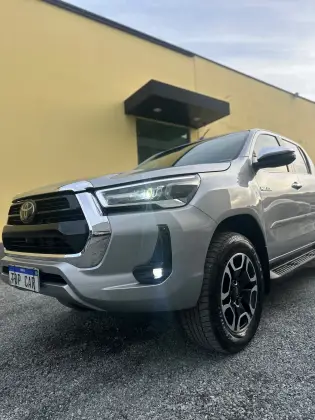 TOYOTA HILUX 2.8 D-4D TURBO DIESEL CD SRX LIMITED 4X4 AUTOMÁTICO TOYOTA HILUX 2.8 D-4D TURBO DIESEL CD SRX LIMITED 4X4 AUTOMÁTICO