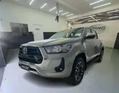 TOYOTA HILUX 2.8 D-4D TURBO DIESEL CD SRX PLUS 4X4 AUTOMÁTICO TOYOTA HILUX 2.8 D-4D TURBO DIESEL CD SRX PLUS 4X4 AUTOMÁTICO
