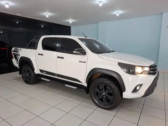 TOYOTA HILUX 2.8 SR CHALLENGE 4X4 CD 16V DIESEL 4P AUTOMÁTICO TOYOTA HILUX 2.8 SR CHALLENGE 4X4 CD 16V DIESEL 4P AUTOMÁTICO